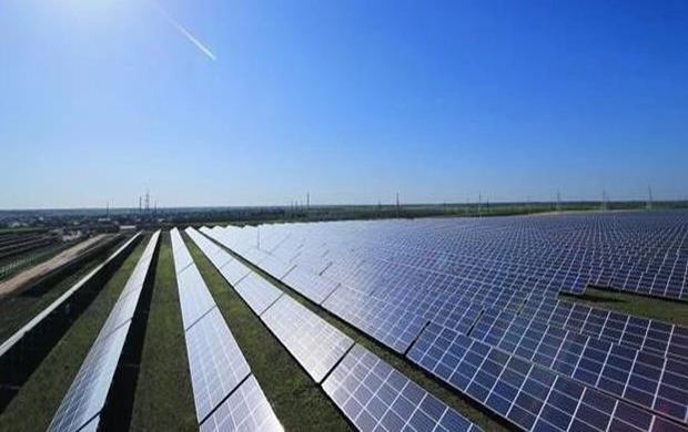 chiński PV przemysł Krótko: więcej szkła, zdolność produkcyjna modułów i 400 MW park słoneczny